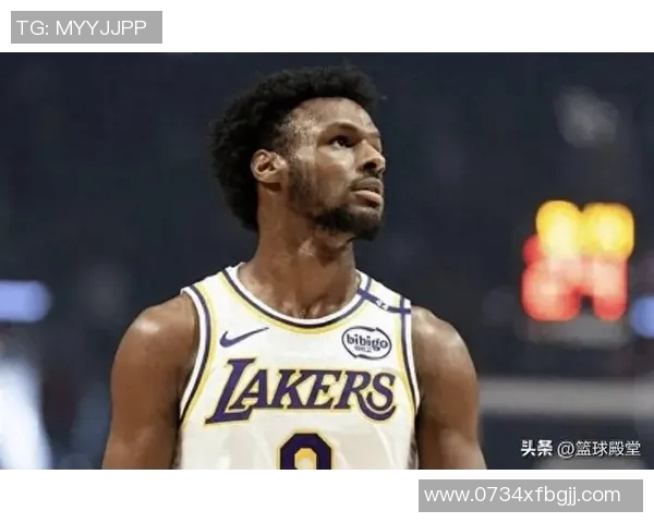 湖人输老鹰遭1喜3忧!艾顿梦游,东契奇情绪波动,范德彪无投篮!