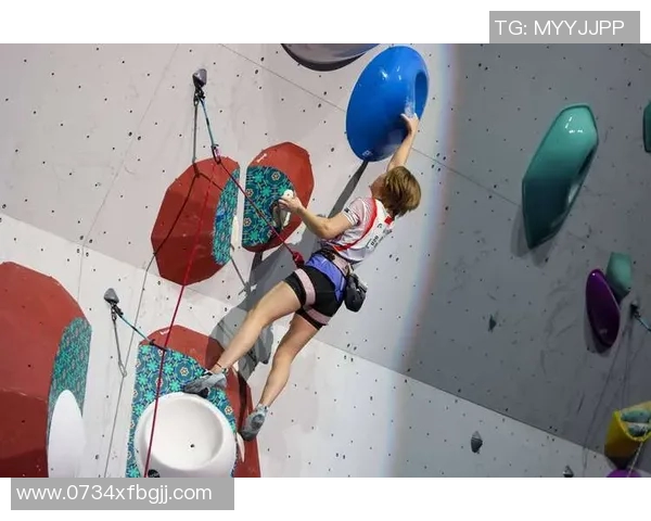 成都攀岩队与深圳攀岩队赛后复盘分析两队的竞技节奏与表现对比